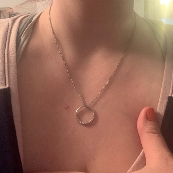 Silver with mini diamonds circle necklace - Picture 3 of 3